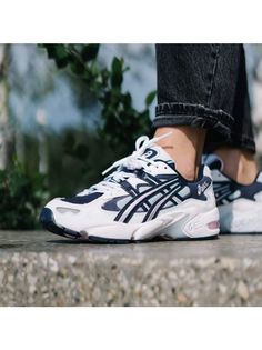 Кроссовки женские Asics GEL-KAYANO белые 8 US