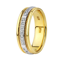 Кольцо из комбинированного золота с бриллиантом р. 18,5 Юверос 1000307