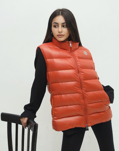 Утепленный жилет женский Moncler Ghany оранжевый M