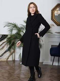 Пальто женское Louren Wilton 2203 черное 50 RU