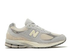 Кроссовки унисекс New Balance M2002RLN бежевые 41.5 EU