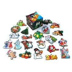 Шкатулка деревянная с игрушками NoBrand 10121931, 10х10х7,5 см, 22 штуки