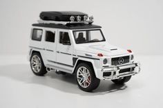 Металлическая машинка Мерседес Гелендваген Mercedes Gelendwagen c имитацией дыма, белая No Brand