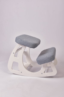 Балансирующий ортопедический коленный стул JetMama 420108 белый/серый