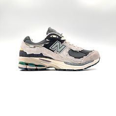 Спортивные кроссовки мужские New Balance 2002R разноцветные 38.5 EU