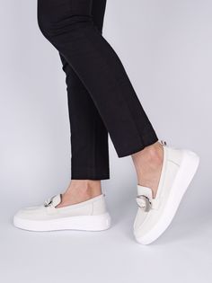 Лоферы женские Baden RN137-010 белые 38 RU