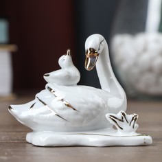 Сувенир "Лебёдушка с деткой" 6х7,5 см No Brand