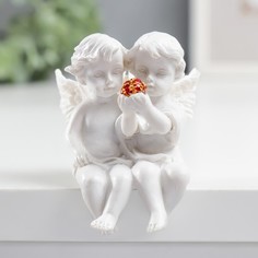 Сувенир полистоун "Белоснежные ангелы с кристаллом" 7х5х5 см No Brand