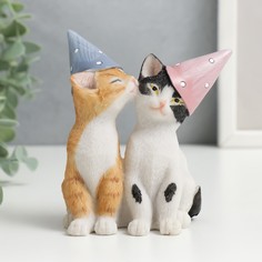 Сувенир полистоун "Котята в колпаках" 10х5,5х9 см No Brand