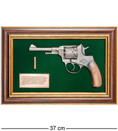 Панно с пистолетом Наган в подарочной упаковке 25х37 ПК-218 113-706515 Art East