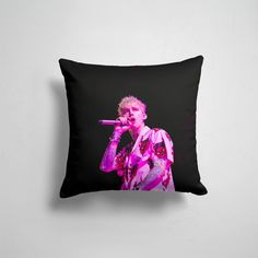 Подушка декоративная 45х45см Rap Machine Gun Kelly МГК на концерте 365home