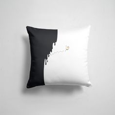 Подушка декоративная 45х45см Звери Коты и кошки Кот оставляет следы 365home