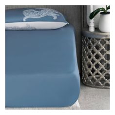 Простыня Togas Мааз 180x200 см на резинке эвкалиптовое волокно синяя