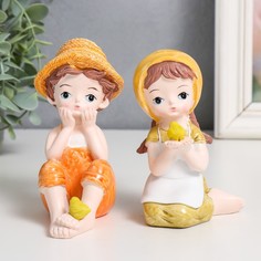 Сувенир полистоун "Мальчик/Девочка с цыпленком" МИКС 7,5х4,5х11 см (2 шт.) No Brand