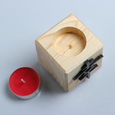 Свеча в деревянном подсвечнике Куб Иероглифы. Удача 6х6х6 см аромат вишни No Brand
