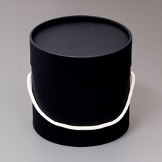 Подарочная коробка, круглая, черная,с шнурком, 12 х 12 см No Brand