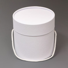 Подарочная коробка, круглая, белая,с шнурком, 12 х 12 см No Brand