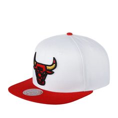 Бейсболка унисекс MITCHELL NESS 6HSSSH21293-CBUWHRD Chicago Bulls NBA белая / красная Mitchell&Ness