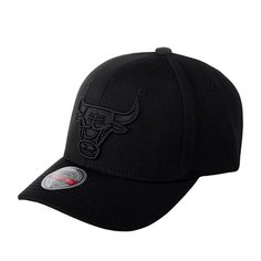 Бейсболка Mitchell & Ness HHSSINTL101-CBUYYPPPBLCK Chicago Bulls NBA черная, one size Mitchell&Ness
