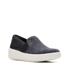Слипоны женские Clarks 26167913 черные 38.5 EU