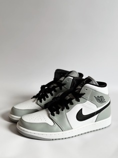 Кеды унисекс Nike Air Jordan 1 Mid серые 9 UK