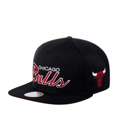 Бейсболка унисекс MITCHELL NESS HHSS3280-CBUYYPPPBLCK Chicago Bulls NBA черная, one size Mitchell&Ness