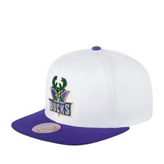 Бейсболка унисекс MITCHELL NESS 6HSSSH21294-MBUWHPR Milwaukee Bucks NBA белая / фиолетовая Mitchell&Ness