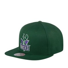 Бейсболка унисекс MITCHELL NESS HHSS3258-MBUYYPPPGREN Milwaukee Bucks NBA зеленая Mitchell&Ness