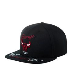 Бейсболка унисекс MITCHELL NESS HHSS2997-CBUYYPPPBLCK Chicago Bulls NBA черная, one size Mitchell&Ness