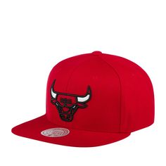 Бейсболка унисекс MITCHELL NESS HHSS3256-CBUYYPPPRED1 Chicago Bulls NBA красная, one size Mitchell&Ness