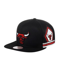 Бейсболка унисекс MITCHELL NESS 6HSSLD21011-CBUBLCK Chicago Bulls NBA черная, one size Mitchell&Ness