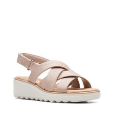 Сандалии женские Clarks 26165123 бежевые 38 EU