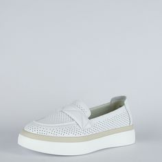 Лоферы женские Tofa 501165-7 белые 39 RU ТОФА