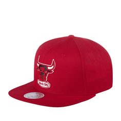Бейсболка унисекс MITCHELL NESS HHSS3258-CBUYYPPPRED1 Chicago Bulls NBA красная, one size Mitchell&Ness