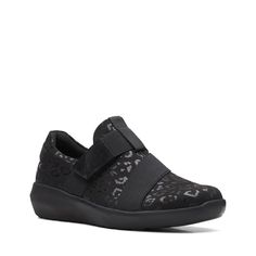 Кроссовки женские Clarks 26168096 черные 38 EU