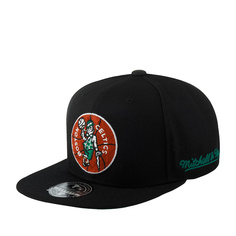 Бейсболка унисекс Mitchell & Ness HHSF4790-BCEYYPPPBLCK Boston Celtics NBA черная, р.58