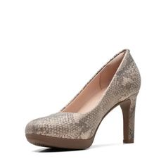Туфли женские Clarks 26171889 бежевые 40.5 EU