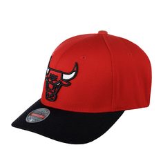 Бейсболка унисекс MITCHELL NESS HHSS3265-CBUYYPPPRDBK Chicago Bulls NBA красная / черная Mitchell&Ness