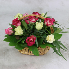 15 белых и розовых роз в корзине, Кения Букет Маркет Монобукеты R0077
