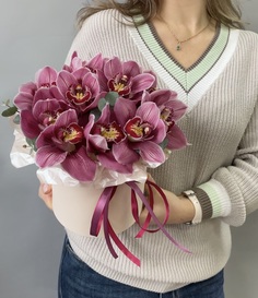 Букет в коробке Floret розовые орхидеи 13шт, 072