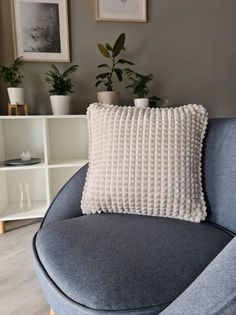 Декоративная подушка Linen Way 43х43 из плюша со съёмным чехлом крем