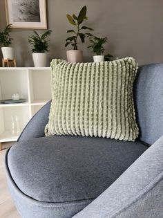 Декоративная подушка Linen Way 43х43 из плюша со съёмным чехлом оливковый