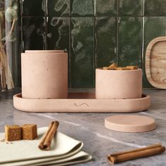 Набор для кухни Astrid 11 поднос 26х11 , емкости XS и S , бетон, розовый мат. Musko