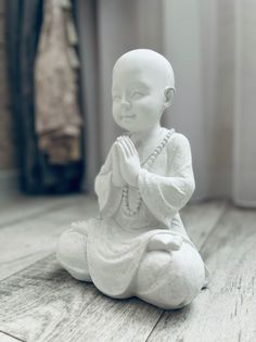 Статуэтка из гипса Aesthetic_home_decor Будда с бусами фигура мальчик
