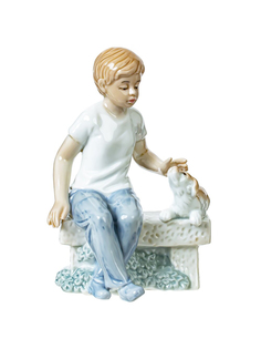 Фигурка декоративная Remecoclub Мальчик, фарфоровая, 14x9,5x8 см
