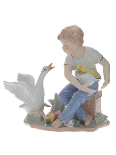 Фигурка декоративная Remecoclub Мальчик, фарфоровая, 18x17,5x10 см