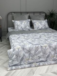 Комплект с одеялом KAZANOV.A “Ирисы” графит платина (хлопок-велюр), семейный Kazanov.A.