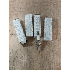 Свечи зажигания (4шт) 8V/16V 2 -контакта Оригинал Renault