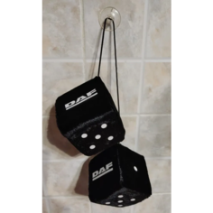 Игрушка плюшевая на присоске Кубики-кости в салон автомобиля на стекло DAF, ДАФ, подарок черные 8 см на 8 см ЛогоАвто