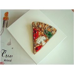 Брошь, кристаллы Preciosa, белый, зеленый, красный Cute Brooches